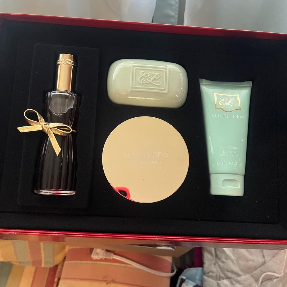 Estée Lauder 4 piece gift box